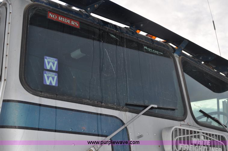 image for item C3326 1976 White Freightliner 10464 semi truck