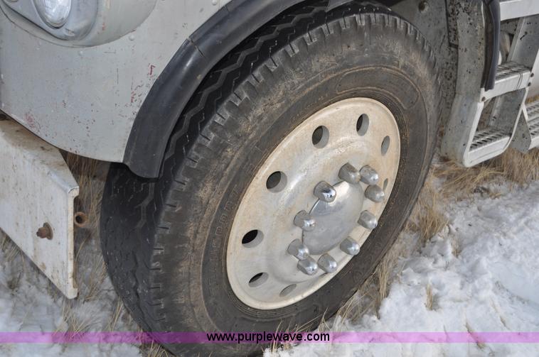 image for item C3326 1976 White Freightliner 10464 semi truck