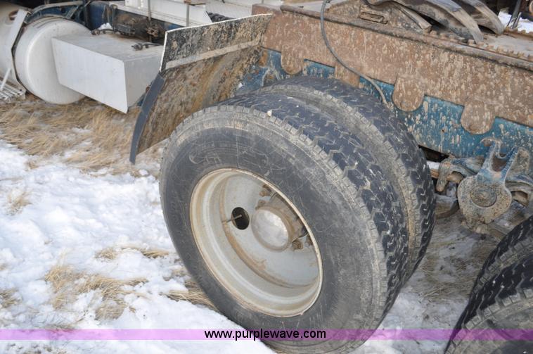 image for item C3326 1976 White Freightliner 10464 semi truck