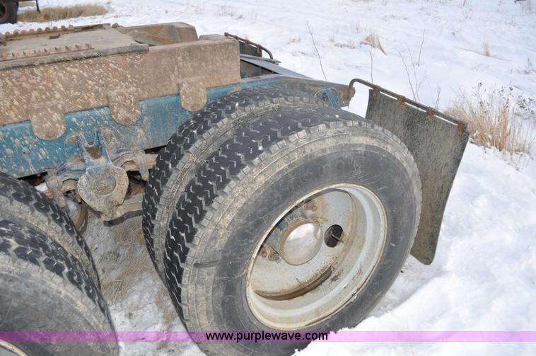 image for item C3326 1976 White Freightliner 10464 semi truck