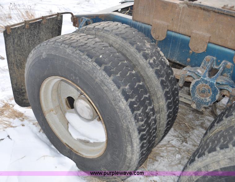 image for item C3326 1976 White Freightliner 10464 semi truck