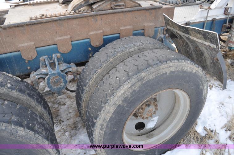 image for item C3326 1976 White Freightliner 10464 semi truck