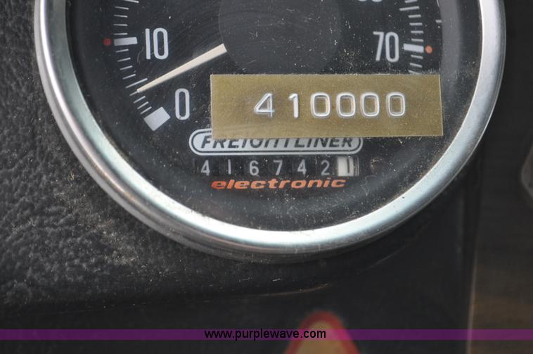 image for item C3326 1976 White Freightliner 10464 semi truck