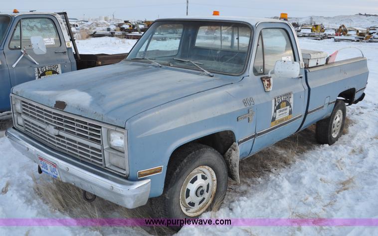 image for item C3329 1983 Chevrolet Scottsdale C20 pickup truck
