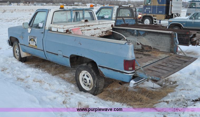 image for item C3329 1983 Chevrolet Scottsdale C20 pickup truck