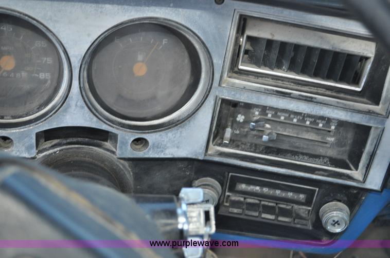 image for item C3329 1983 Chevrolet Scottsdale C20 pickup truck