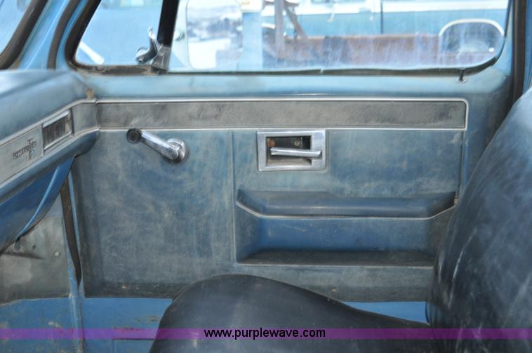 image for item C3329 1983 Chevrolet Scottsdale C20 pickup truck