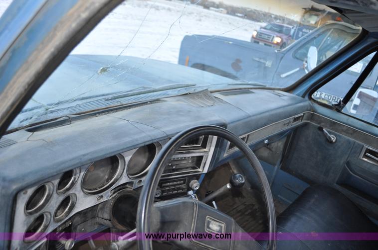 image for item C3329 1983 Chevrolet Scottsdale C20 pickup truck