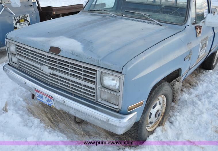 image for item C3329 1983 Chevrolet Scottsdale C20 pickup truck