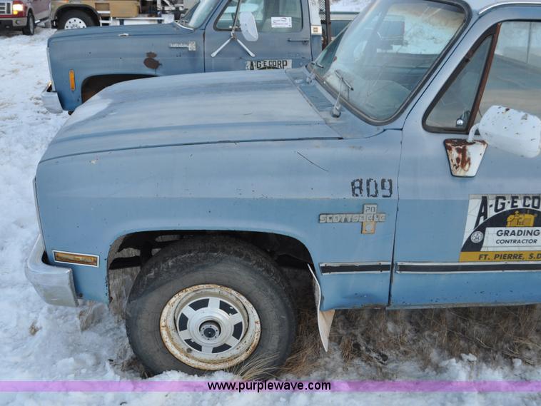 image for item C3329 1983 Chevrolet Scottsdale C20 pickup truck