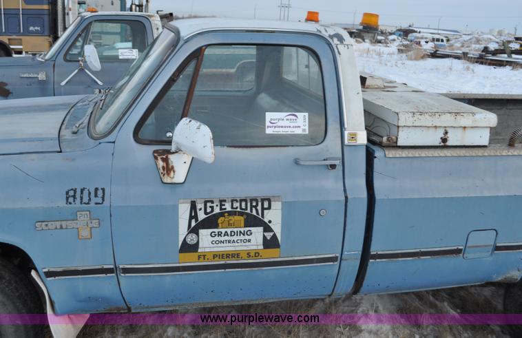 image for item C3329 1983 Chevrolet Scottsdale C20 pickup truck