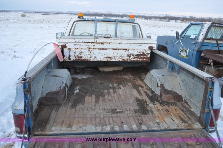 image for item C3329 1983 Chevrolet Scottsdale C20 pickup truck