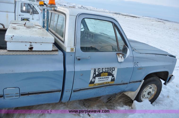 image for item C3329 1983 Chevrolet Scottsdale C20 pickup truck