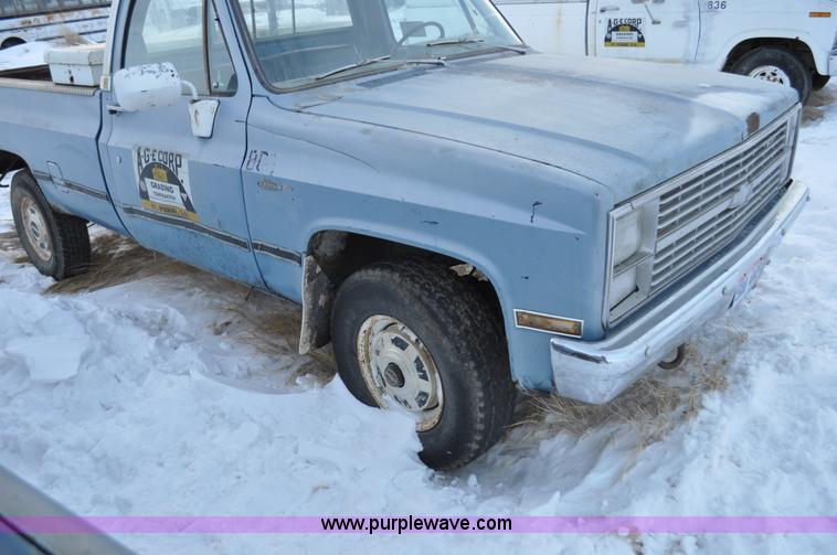image for item C3329 1983 Chevrolet Scottsdale C20 pickup truck