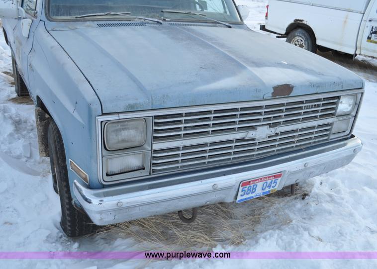 image for item C3329 1983 Chevrolet Scottsdale C20 pickup truck