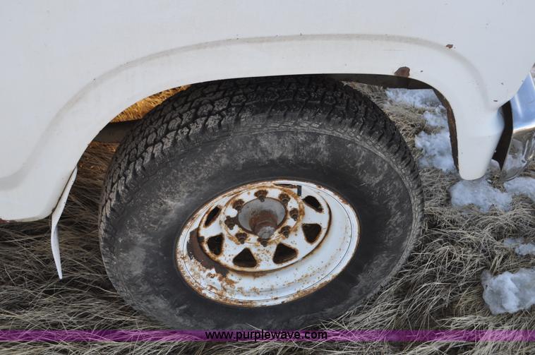 image for item C3330 1982 Ford F250 utility bed truck