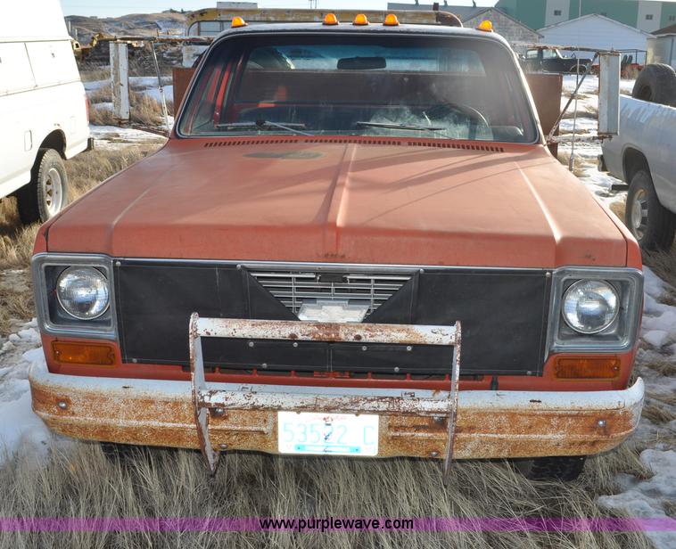 image for item C3331 1973 Chevrolet C30 Custom Deluxe flatbed truck