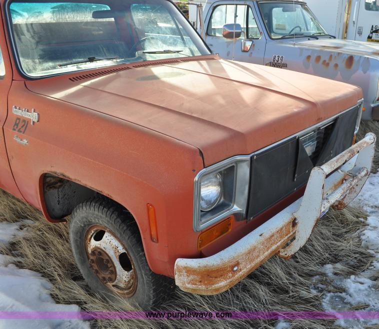 image for item C3331 1973 Chevrolet C30 Custom Deluxe flatbed truck