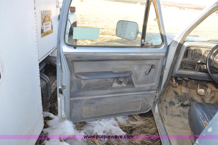 image for item C3332 1989 Dodge W250 pickup truck