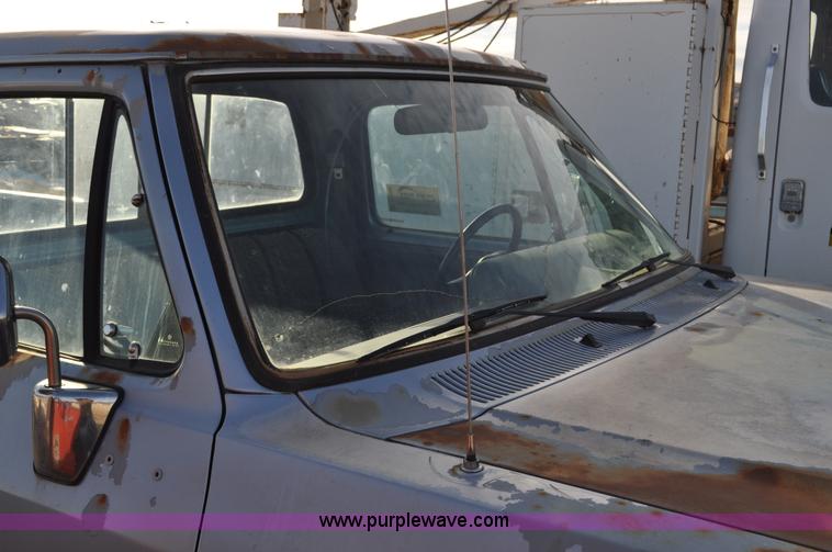 image for item C3332 1989 Dodge W250 pickup truck