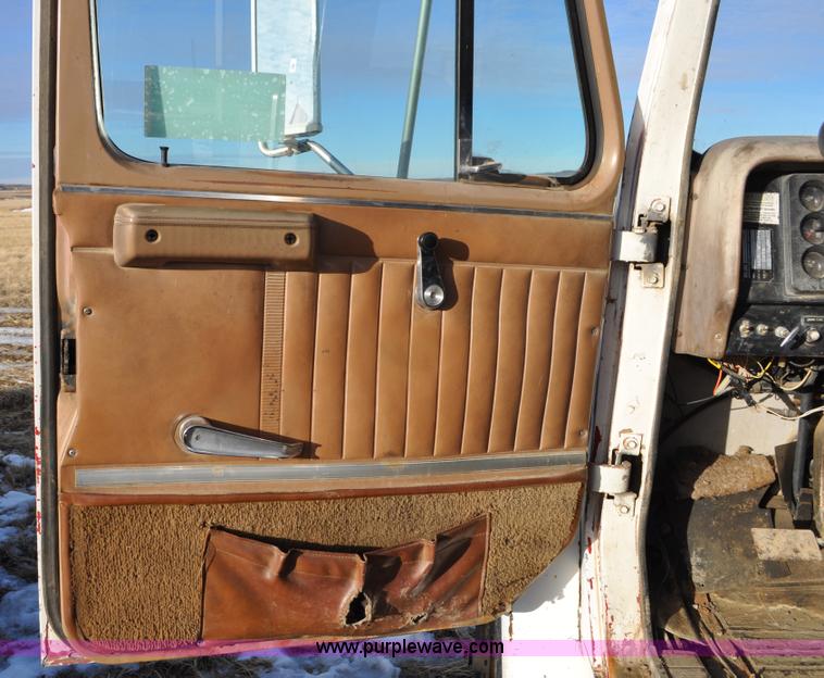 image for item C3333 1979 IHC S1824 utility bed truck