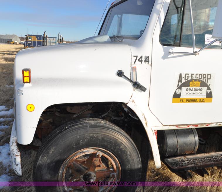 image for item C3333 1979 IHC S1824 utility bed truck