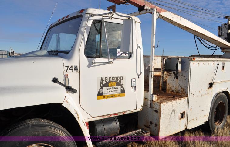 image for item C3333 1979 IHC S1824 utility bed truck