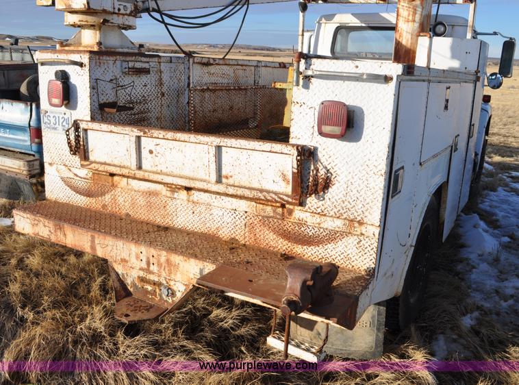 image for item C3333 1979 IHC S1824 utility bed truck