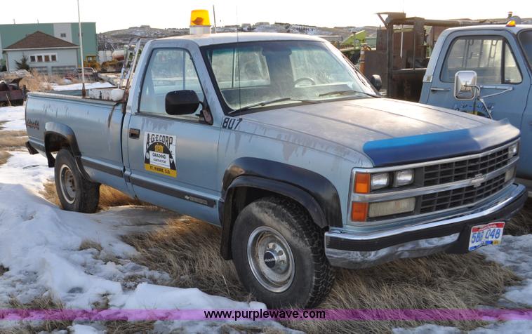 image for item C3336 1989 Chevrolet Scottsdale 2500 pickup truck
