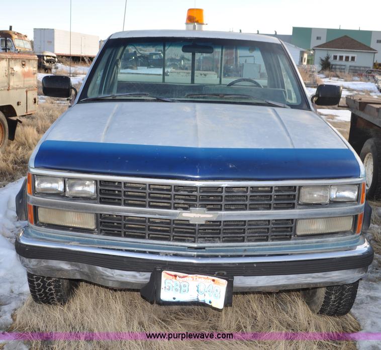 image for item C3336 1989 Chevrolet Scottsdale 2500 pickup truck