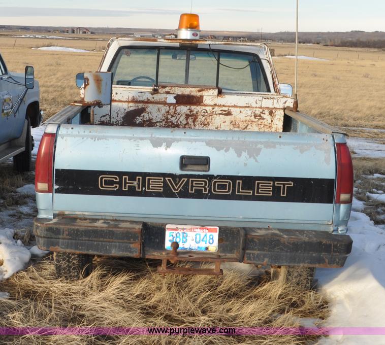 image for item C3336 1989 Chevrolet Scottsdale 2500 pickup truck