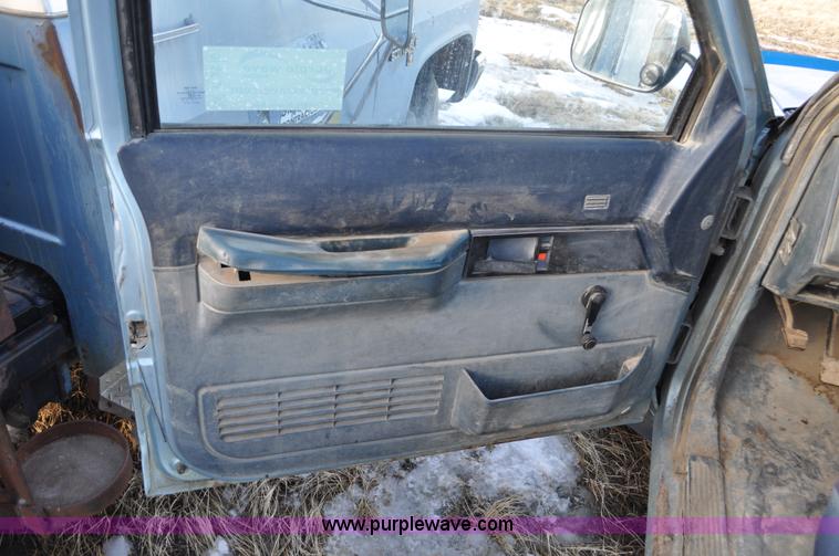 image for item C3336 1989 Chevrolet Scottsdale 2500 pickup truck