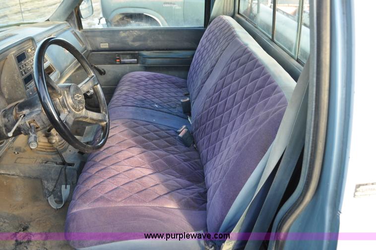 image for item C3336 1989 Chevrolet Scottsdale 2500 pickup truck