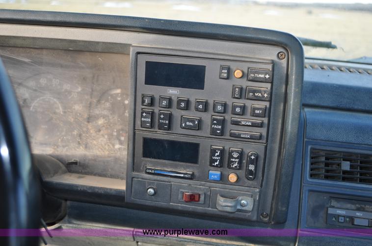 image for item C3336 1989 Chevrolet Scottsdale 2500 pickup truck