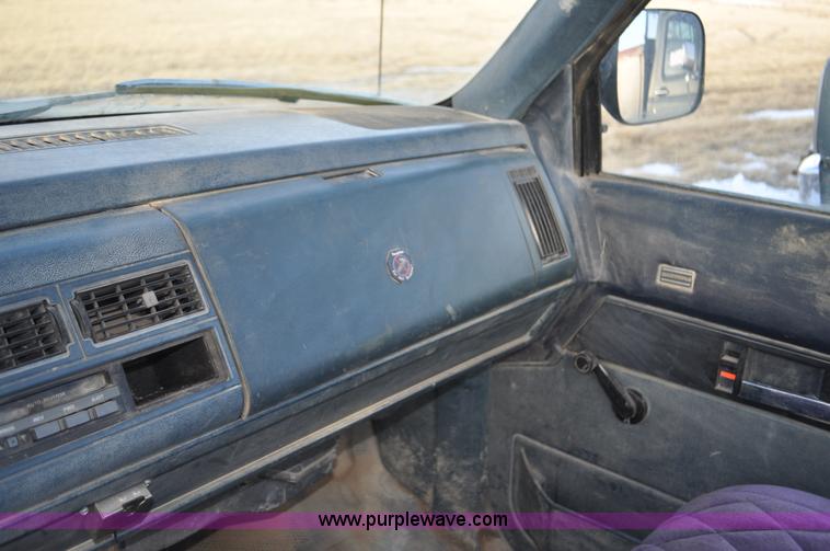 image for item C3336 1989 Chevrolet Scottsdale 2500 pickup truck