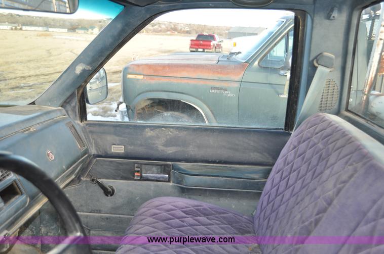 image for item C3336 1989 Chevrolet Scottsdale 2500 pickup truck