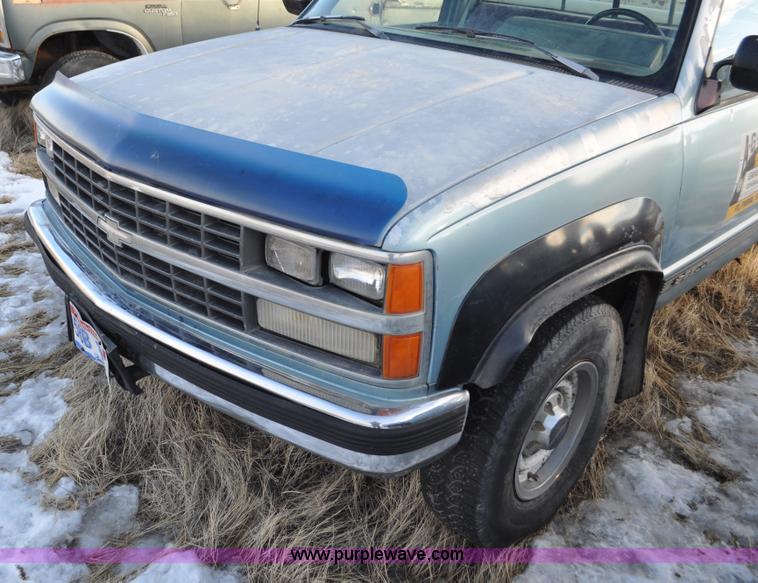 image for item C3336 1989 Chevrolet Scottsdale 2500 pickup truck