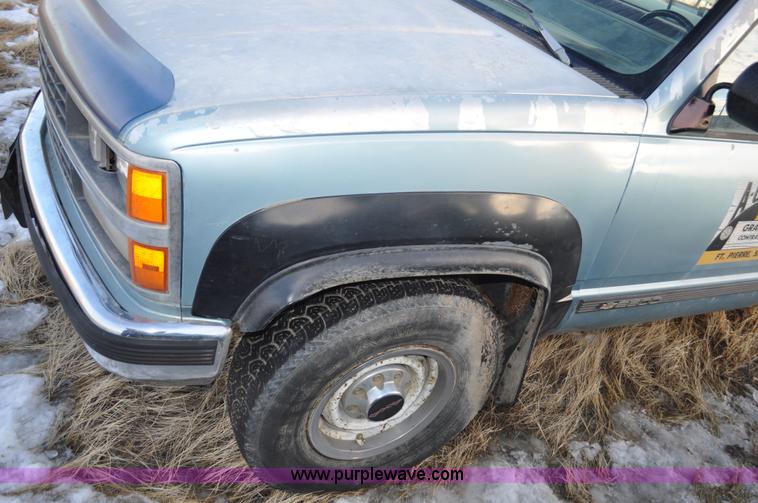 image for item C3336 1989 Chevrolet Scottsdale 2500 pickup truck