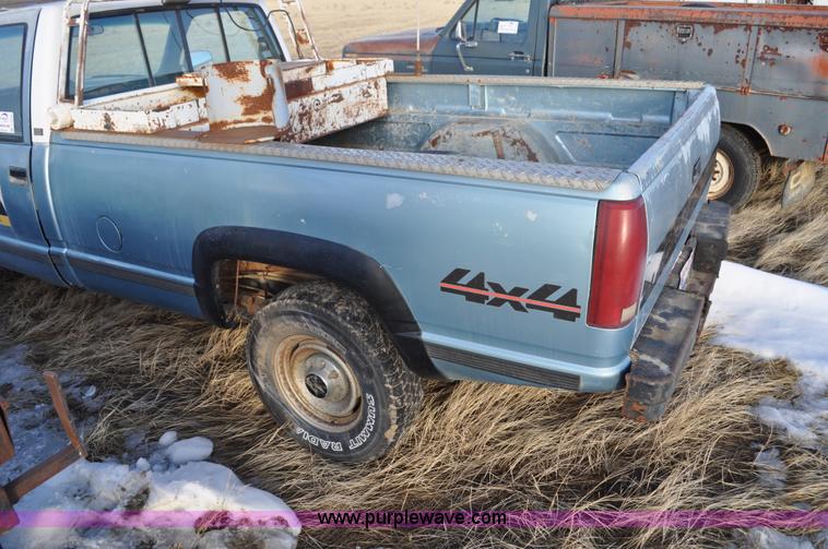 image for item C3336 1989 Chevrolet Scottsdale 2500 pickup truck