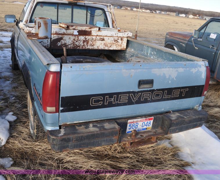 image for item C3336 1989 Chevrolet Scottsdale 2500 pickup truck