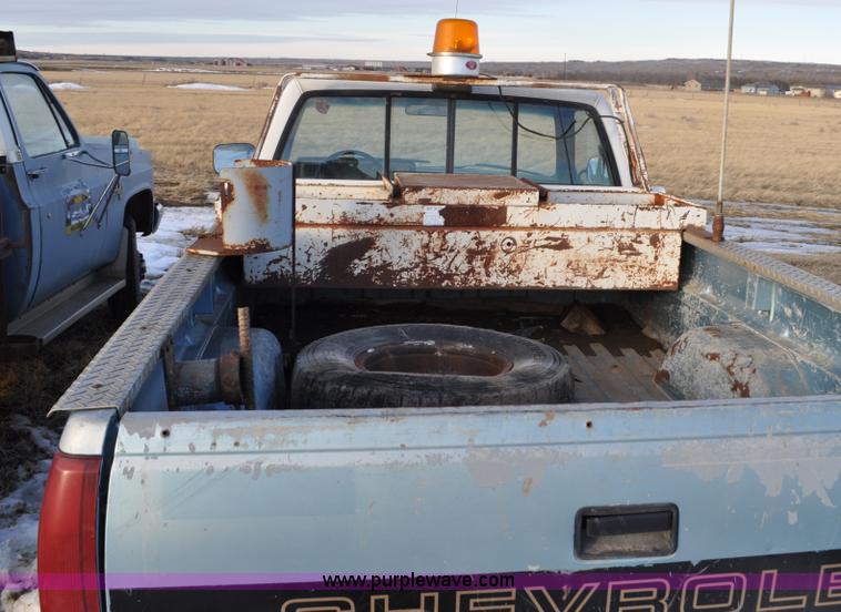 image for item C3336 1989 Chevrolet Scottsdale 2500 pickup truck