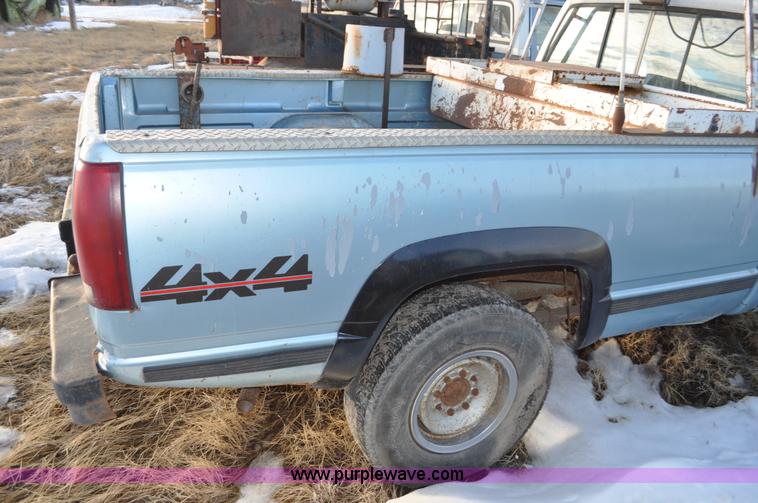 image for item C3336 1989 Chevrolet Scottsdale 2500 pickup truck