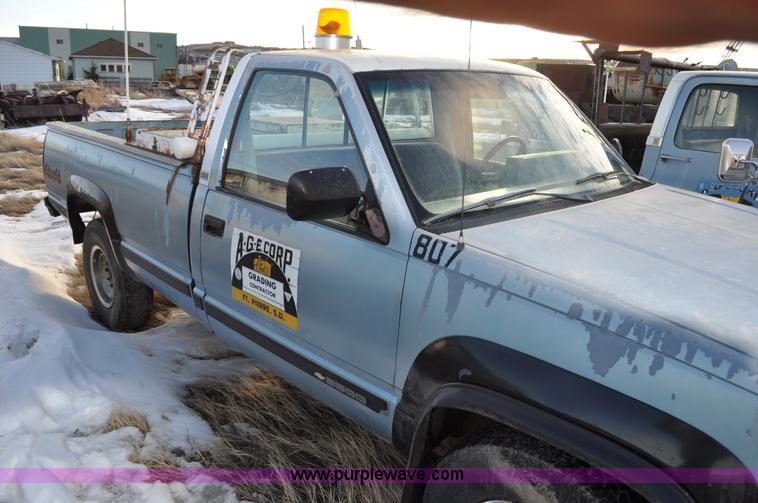 image for item C3336 1989 Chevrolet Scottsdale 2500 pickup truck