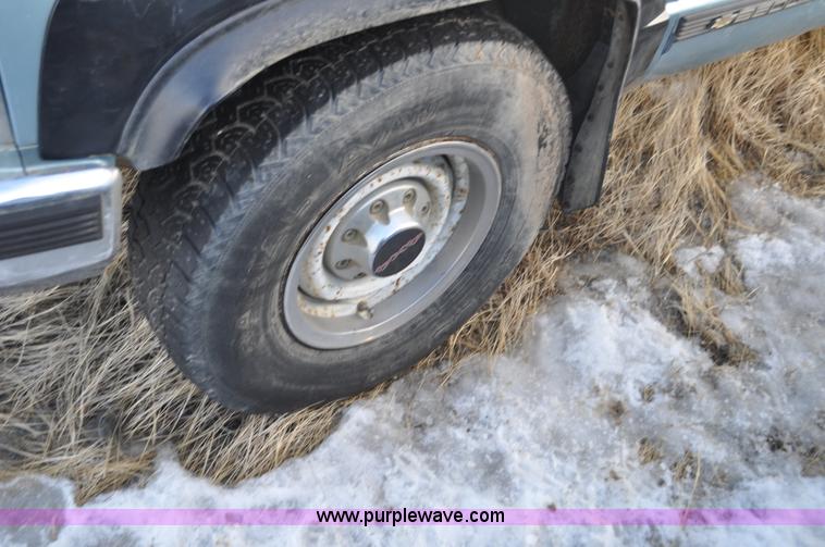 image for item C3336 1989 Chevrolet Scottsdale 2500 pickup truck