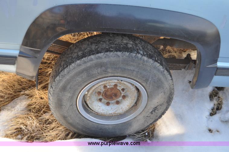 image for item C3336 1989 Chevrolet Scottsdale 2500 pickup truck