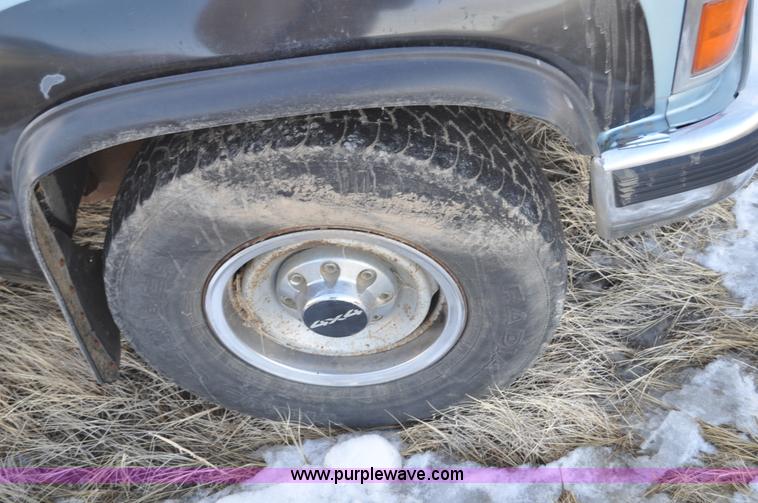 image for item C3336 1989 Chevrolet Scottsdale 2500 pickup truck