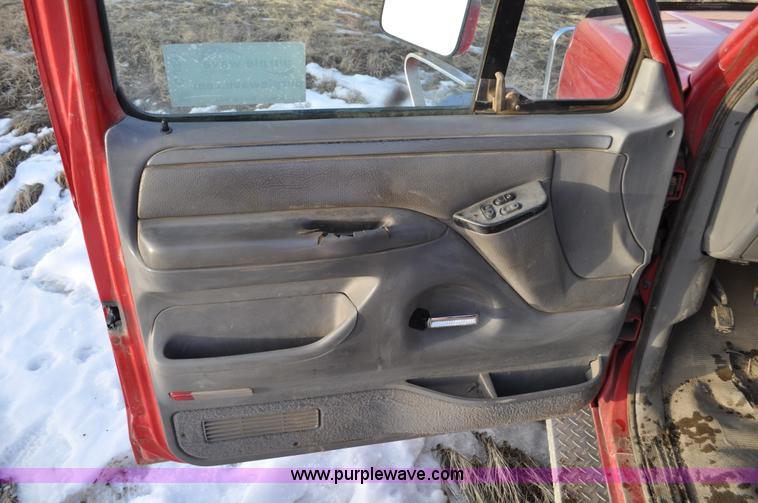 image for item C3338 1995 Ford F250 pickup truck