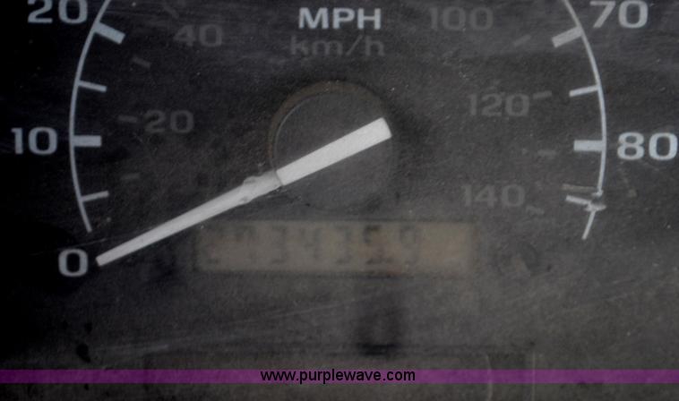 image for item C3338 1995 Ford F250 pickup truck