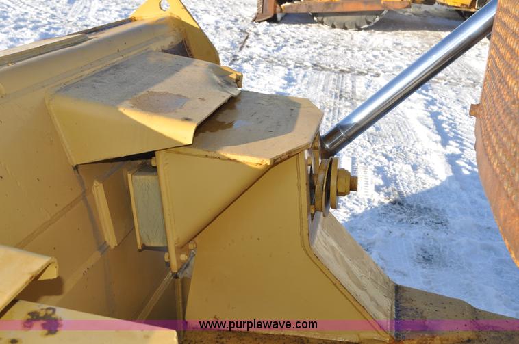 image for item C3339 1978 Caterpillar D9H dozer