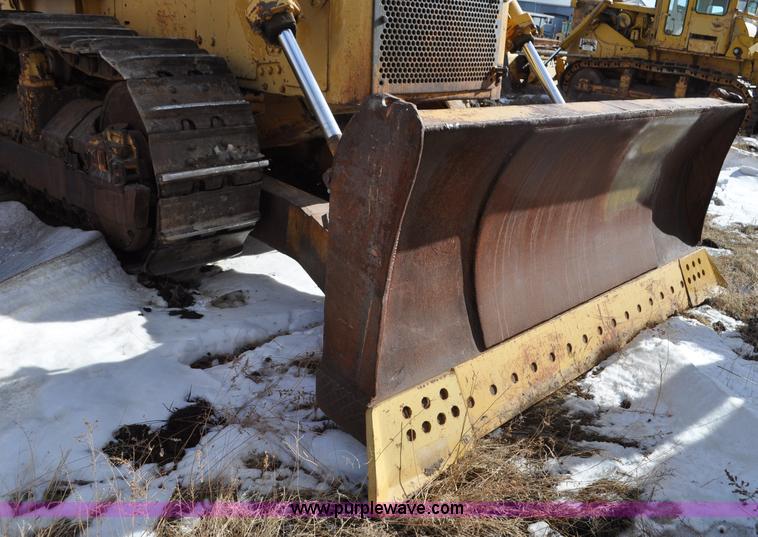 image for item C3340 1976 Caterpillar D9H dozer